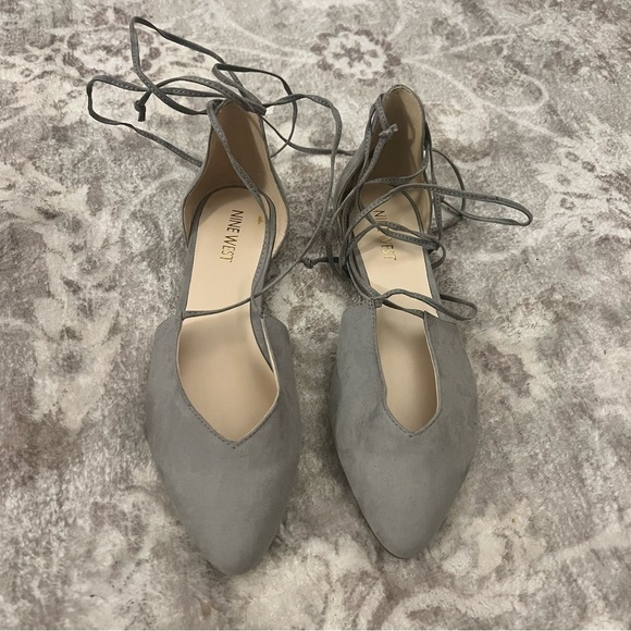 Nine West suede pointed toe flats string tie in Gray. Size 6 - Picture 2 of 8